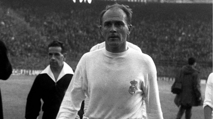 World Cup - Alfredo Di Stefano gặp khó khăn mặc dù có ba quốc tịch