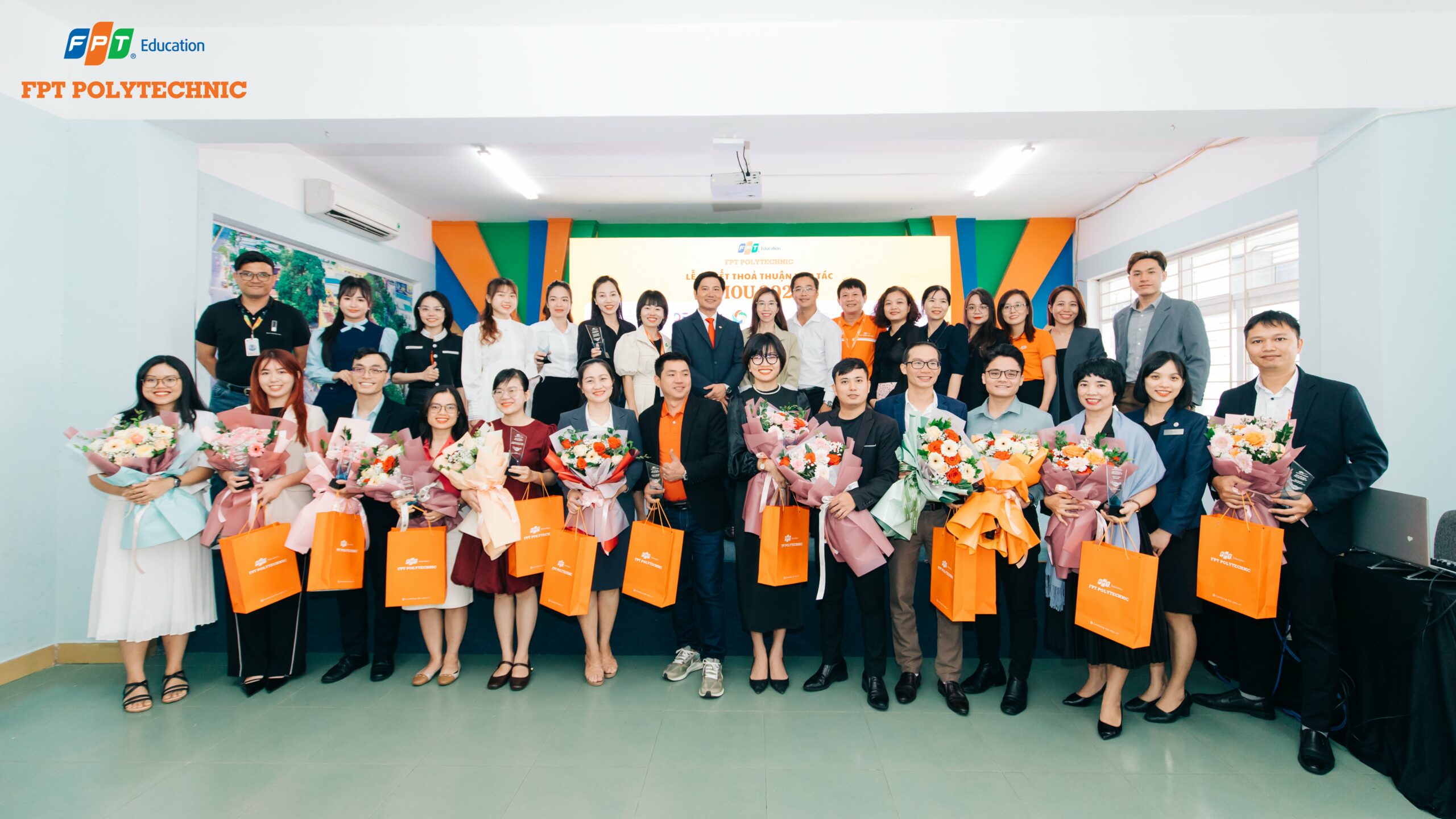 13 doanh nghiệp đầu ngành xuất hiện tại buổi lễ ký kết hợp tác