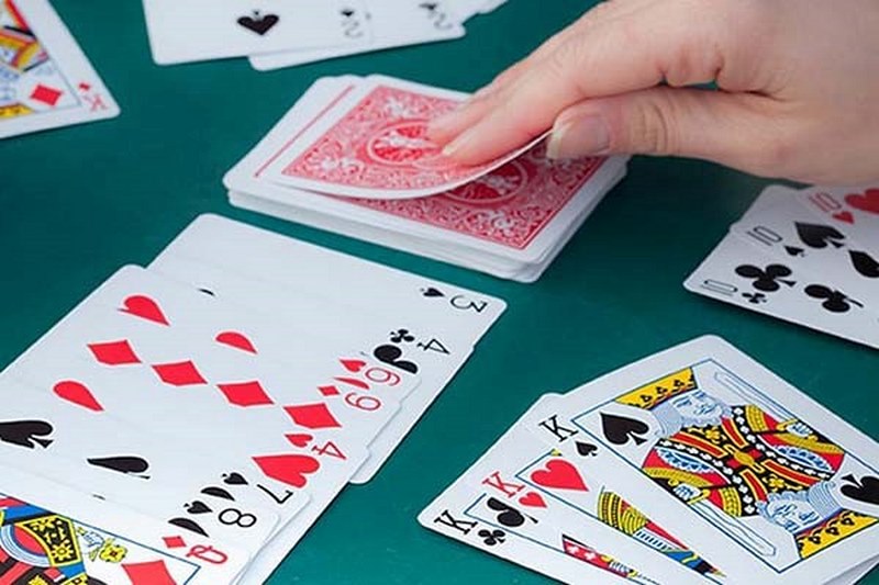Khám Phá Cách Chơi Phỏm 9 Cây Chi Tiết Để Người Chơi Dễ Hiểu